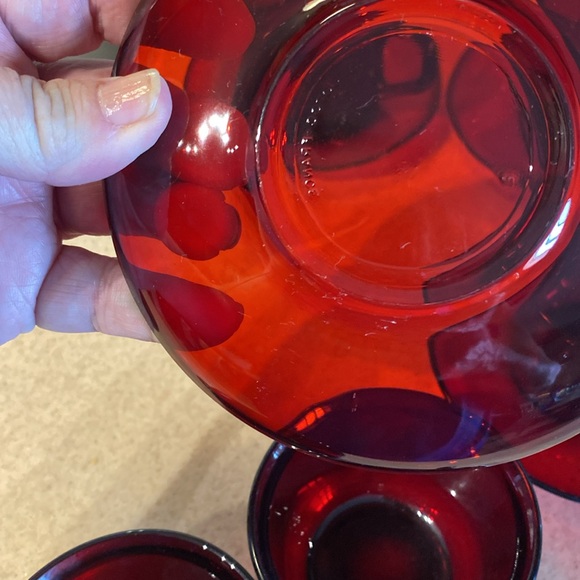 Vintage ARCOROC made in France. Set of 4 c/s + 1 cup. Ruby Red. Excellent condit - Picture 3 of 3